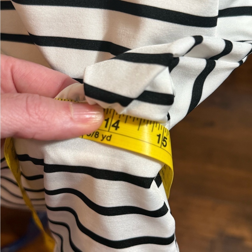 Black and White Striped Batwing Sleeve Bodysuit, Sz L (8-10) - Picture 5 of 11